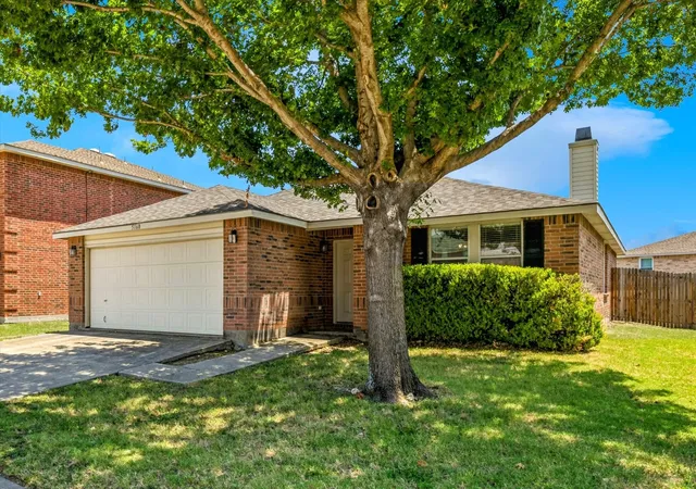 Photo 2 of Single family home for sale at 5160 Gold Basin Rd, Fort Worth, TX 76179 | MLS# 21347686 | Listing updated on 2026-10-05