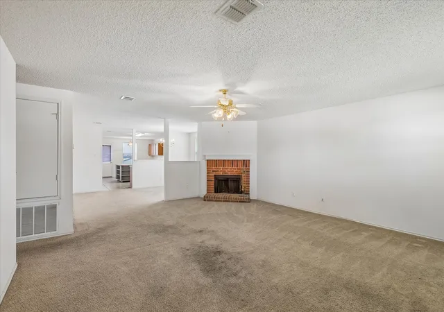 Photo 4 of Single family home for sale at 5160 Gold Basin Rd, Fort Worth, TX 76179 | MLS# 21347686 | Listing updated on 2026-10-05