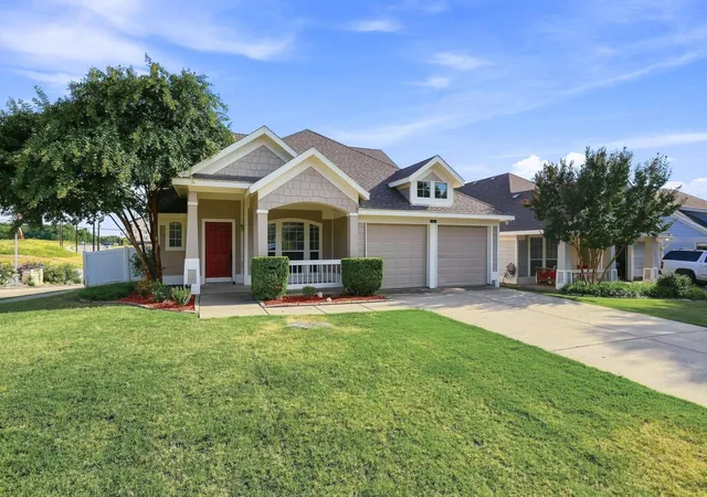 Single family home for sale at 2401 Parkview Dr, Anna, TX 75409 | MLS# 21344156