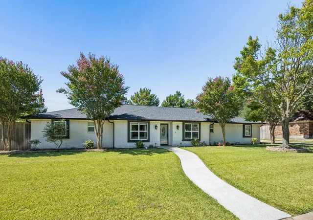 Single family home for sale at 502 Cashmere Dr, Garland, TX 75041 | MLS# 21344094