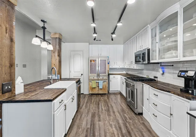 Photo 2 of Single family home for sale at 232 Laramie Ln, De Soto, TX 75115 | MLS# 21345422 | Listing updated on 2026-09-12