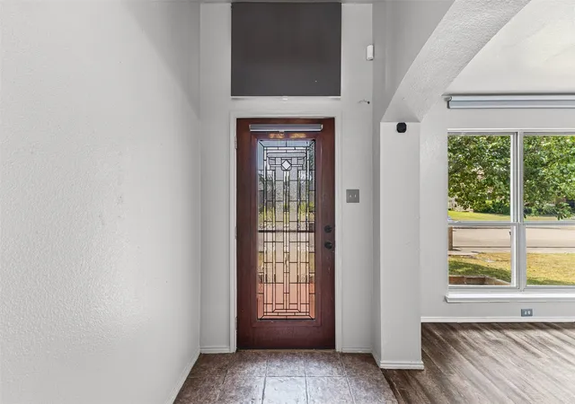 Photo 4 of Single family home for sale at 232 Laramie Ln, De Soto, TX 75115 | MLS# 21345422 | Listing updated on 2026-09-12