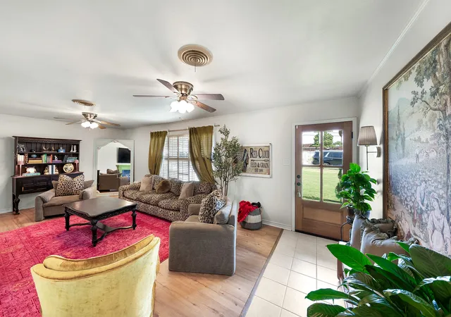 Photo 3 of Single family home for sale at 708 Lee St, Sulphur Springs, TX 75482 | MLS# 21347403 | Listing updated on 2026-09-10