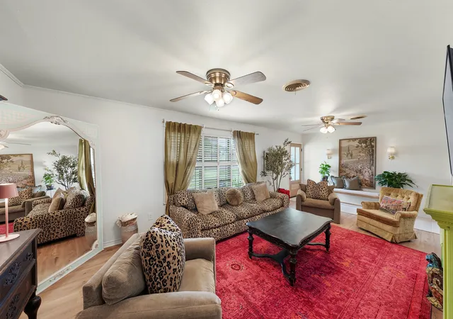 Photo 4 of Single family home for sale at 708 Lee St, Sulphur Springs, TX 75482 | MLS# 21347403 | Listing updated on 2026-09-10