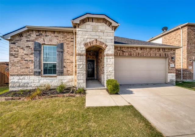 Photo 2 of Single family home for sale at 1926 Trace Dr, Aubrey, TX 76227 | MLS# 21309791 | Listing updated on 2026-09-13