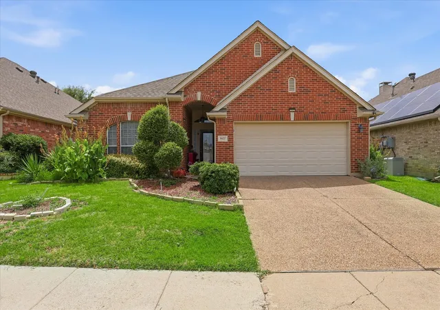 Photo 2 of Single family home for sale at 9427 Ponderosa Trl, Irving, TX 75063 | MLS# 21347472 | Listing updated on 2026-09-12