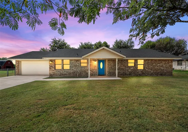 Single family home for sale at 1006 Eagle Dr, Eddy, TX 76524 | MLS# 21347010
