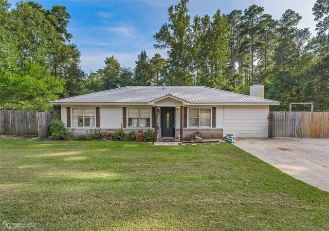 Photo 1 of Single family home for sale at 522 N Main St, Heflin, LA 71039 | MLS# 21347837 | Listing updated on 2026-09-09