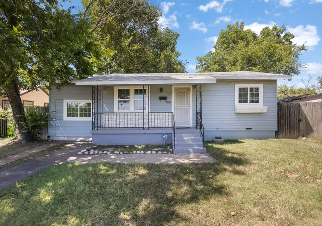 Photo 2 of Single family home for sale at 5409 Old Handley Rd, Fort Worth, TX 76112 | MLS# 21340122 | Listing updated on 2026-09-23