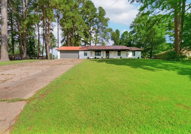 Photo 1 of Single family home for sale at 4116 Lakeshore Dr, Lone Star, TX 75668 | MLS# 21343340 | Listing updated on 2026-08-02