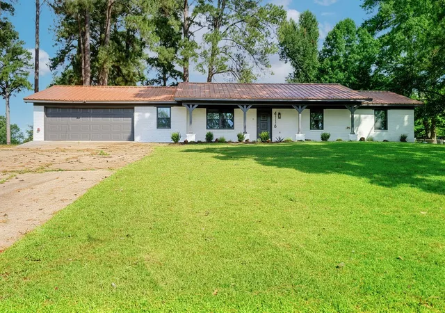 Photo 2 of Single family home for sale at 4116 Lakeshore Dr, Lone Star, TX 75668 | MLS# 21343340 | Listing updated on 2026-08-02