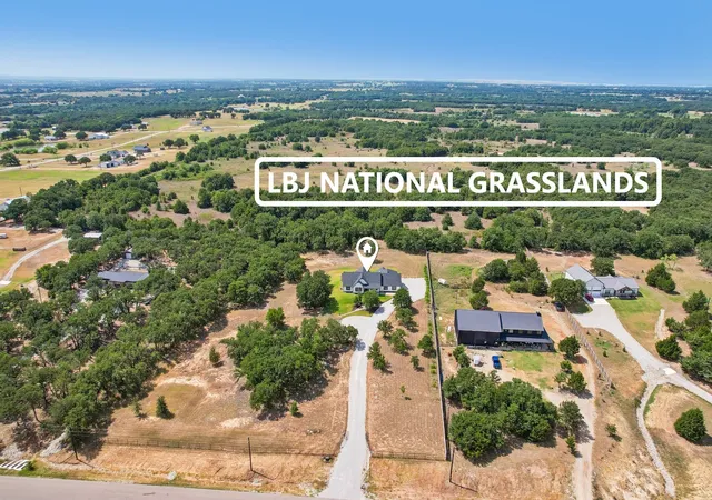 Photo 2 of Sale Pending at 165 Rolling Bend Rd, Alvord, TX 76225 | MLS# 21347204 | Listing updated on 2026-09-21