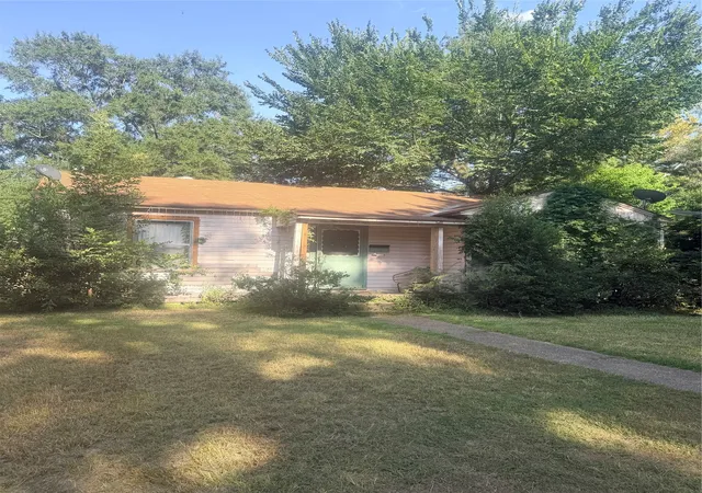 Single family home for sale at 6201 Canal Blvd, Shreveport, LA 71108 | MLS# 21346280