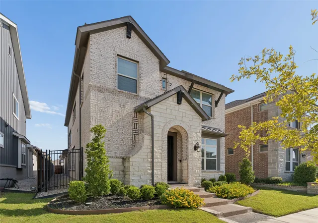 Photo 2 of Single family home for sale at 1505 Rose Willow Wy, Arlington, TX 76005 | MLS# 21348078 | Listing updated on 2026-09-14