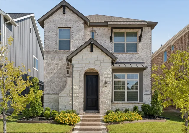 Photo 3 of Single family home for sale at 1505 Rose Willow Wy, Arlington, TX 76005 | MLS# 21348078 | Listing updated on 2026-09-14