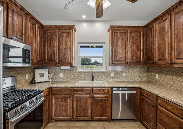 Photo 4 of House for sale at 14714 Us Hwy 377, Whitesboro, TX 76273 | MLS# 21332356 | Listing updated on 2026-09-12