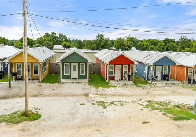 Photo 1 of Single family home for sale at 511 W 5th St, Tolar, TX 76476 | MLS# 21345767 | Listing updated on 2026-08-03