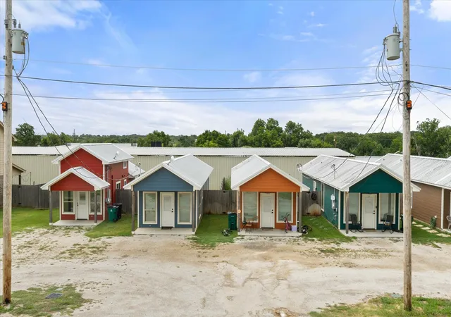 Photo 3 of Single family home for sale at 511 W 5Th St, Tolar, TX 76476 | MLS# 21345767 | Listing updated on 2026-08-03