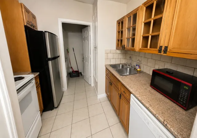 Photo 4 of House for sale at 711 Thompson Dr, Prairie View, TX 77484 | MLS# 21346023 | Listing updated on 2026-08-03