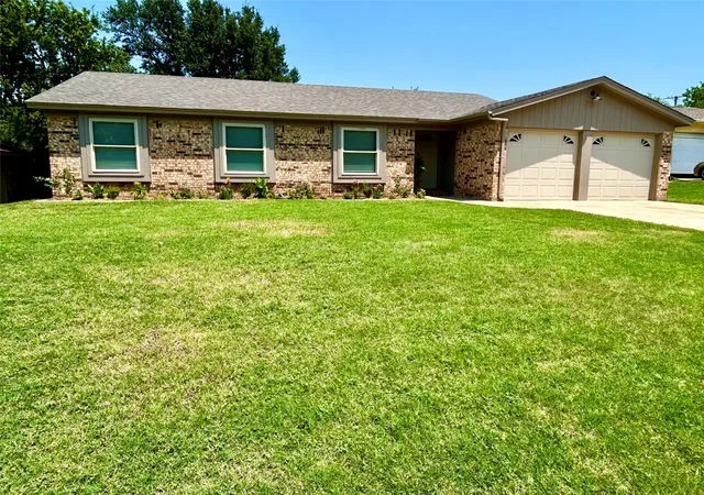 Photo 1 of Single family home for sale at 6933 Wicks Trl, Fort Worth, TX 76133 | MLS# 21347963 | Listing updated on 2026-09-12