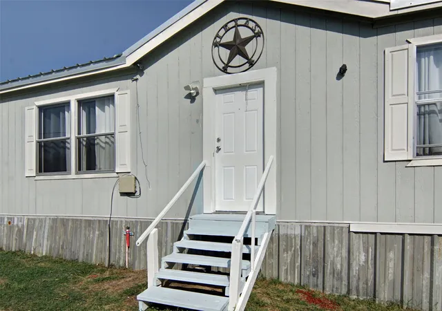 Photo 2 of Sale Pending at 106 Choctaw Rdg, Weatherford, TX 76085 | MLS# 21348278 | Listing updated on 2026-09-14