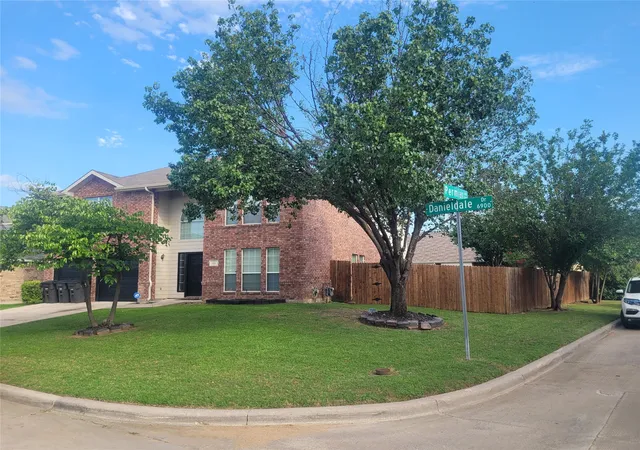 Photo 2 of Single family home for sale at 6920 Danieldale Dr, Fort Worth, TX 76137 | MLS# 21321119 | Listing updated on 2026-09-11