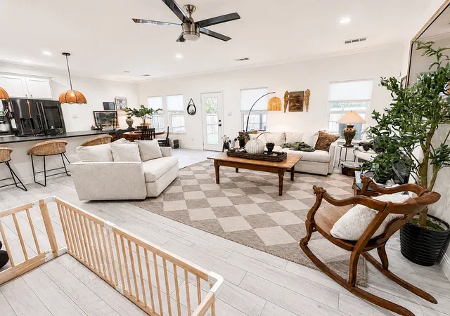 Photo 4 of Sale Pending at 2421 Creek Dr, Granbury, TX 76048 | MLS# 21348403 | Listing updated on 2026-09-15