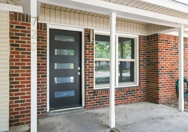 Photo 4 of Single family home for sale at 720 Thersa Dr, River Oaks, TX 76114 | MLS# 21348461 | Listing updated on 2026-09-13