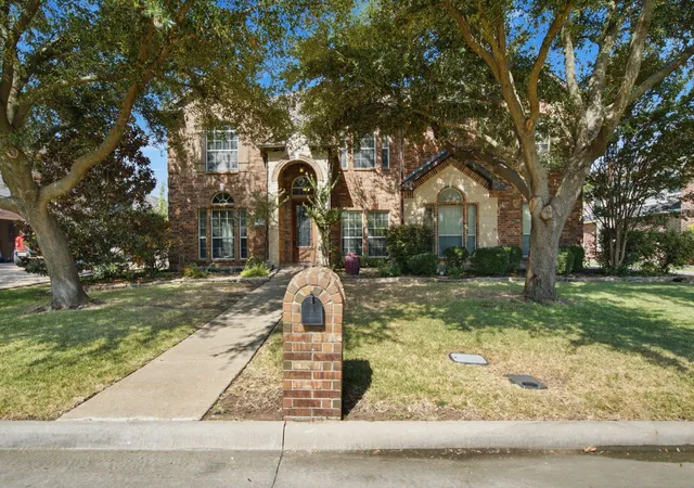 Photo 3 of Single family home for sale at 625 Hammond Dr, Mansfield, TX 76063 | MLS# 21348041 | Listing updated on 2026-10-03