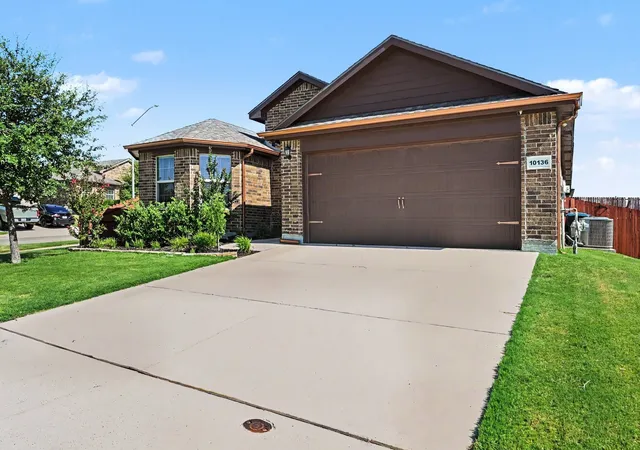 Photo 2 of Sale Pending at 10136 Huntersville Trl, Fort Worth, TX 76108 | MLS# 21344453 | Listing updated on 2026-09-09