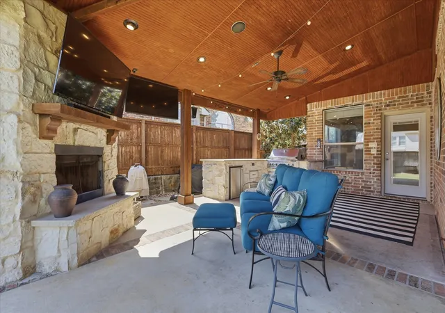 Photo 3 of Single family home for sale at 541 Hunter St, Lantana, TX 76226 | MLS# 21347347 | Listing updated on 2026-09-13