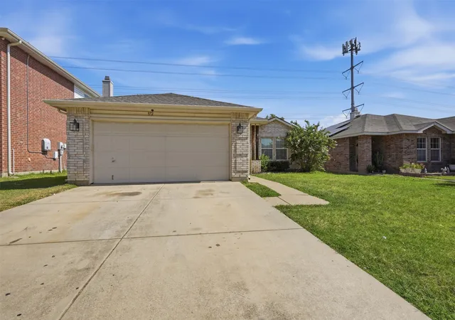 Photo 3 of Single family home for sale at 972 Mosaic Dr, Fort Worth, TX 76179 | MLS# 21347382 | Listing updated on 2026-10-01