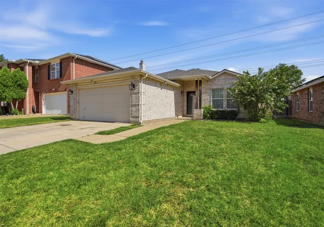 Photo 4 of Single family home for sale at 972 Mosaic Dr, Fort Worth, TX 76179 | MLS# 21347382 | Listing updated on 2026-10-01