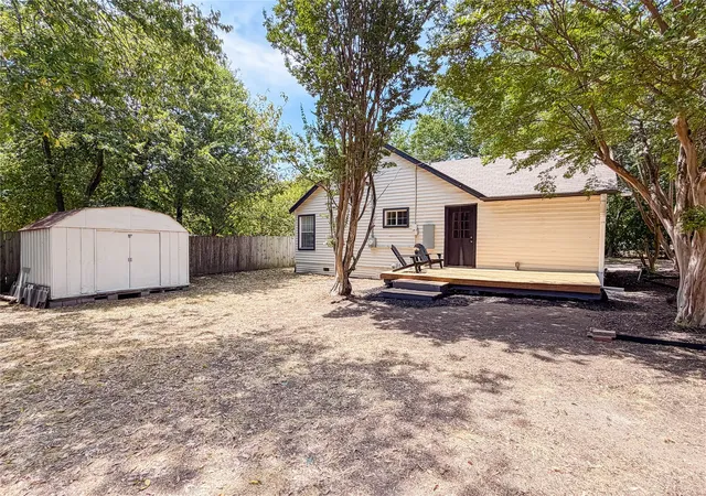 Photo 3 of Single family home for sale at 212 Penn St, Waxahachie, TX 75165 | MLS# 21348725 | Listing updated on 2026-09-08