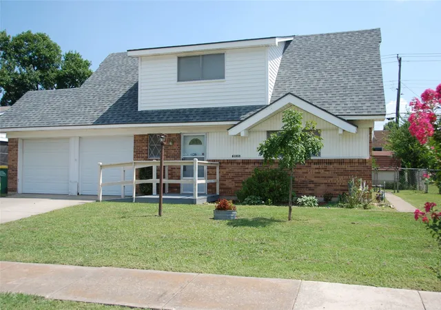Photo 2 of Sale Pending at 3520 Sunnydale Ln, Denton, TX 76209 | MLS# 21348781 | Listing updated on 2026-09-11