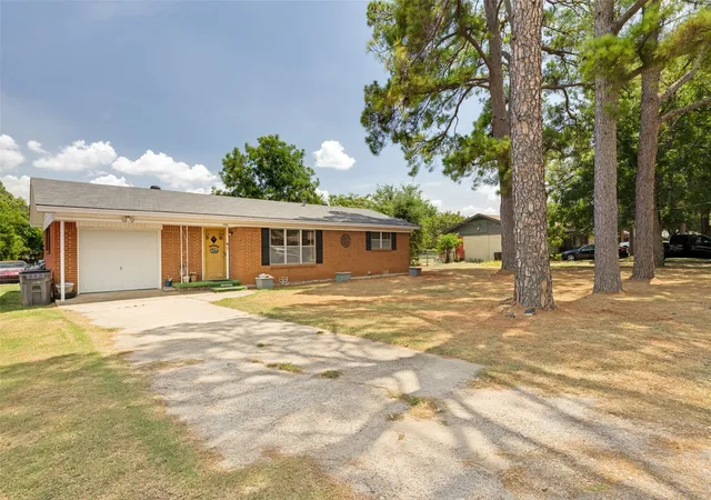Photo 2 of Single family home for sale at 1012 Rosebud Dr, Azle, TX 76020 | MLS# 21347799 | Listing updated on 2026-09-18