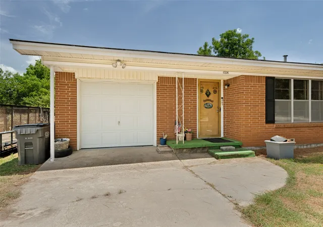 Photo 3 of Single family home for sale at 1012 Rosebud Dr, Azle, TX 76020 | MLS# 21347799 | Listing updated on 2026-09-18