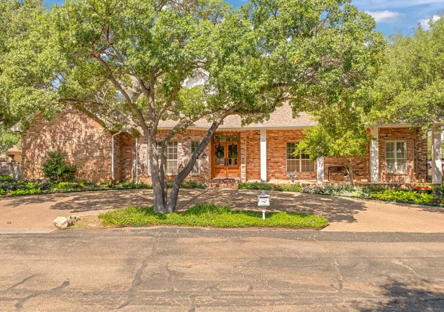 Photo 2 of Single family home for sale at 46 Lytle Pl, Abilene, TX 79602 | MLS# 21348877 | Listing updated on 2026-09-29