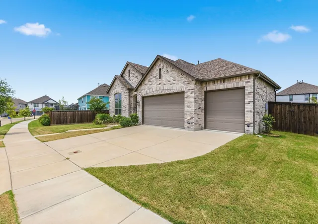 Photo 3 of Single family home for sale at 3226 Buffalo Creek Cir, Royse City, TX 75189 | MLS# 21348584 | Listing updated on 2026-09-14