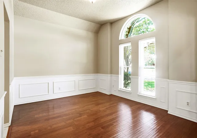 Photo 4 of Single family home for sale at 1321 Oak Harbor Blvd, Azle, TX 76020 | MLS# 21348138 | Listing updated on 2026-09-13