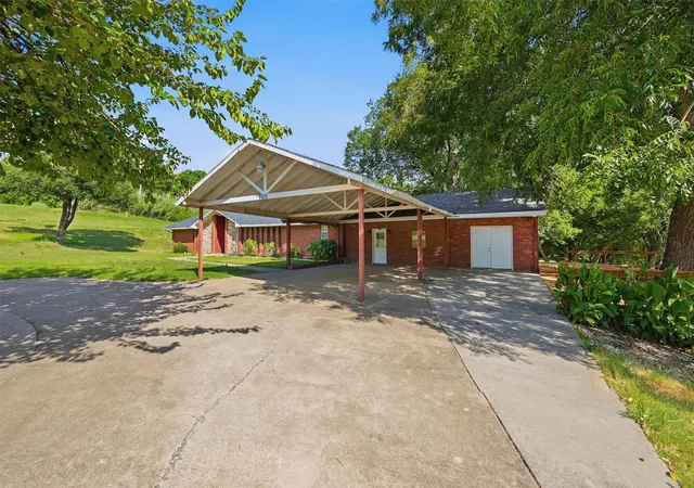 Photo 2 of Single family home for sale at 2011 W Houston St, Sherman, TX 75092 | MLS# 21347124 | Listing updated on 2026-09-14