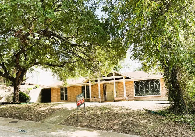 Single family home for sale at 3530 Kiestcrest Dr, Dallas, TX 75233 | MLS# 21348517