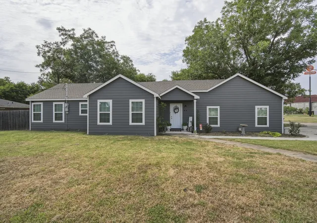 Photo 1 of Single family home for sale at 500 Old Telico Rd, Ennis, TX 75119 | MLS# 21348384 | Listing updated on 2026-09-09