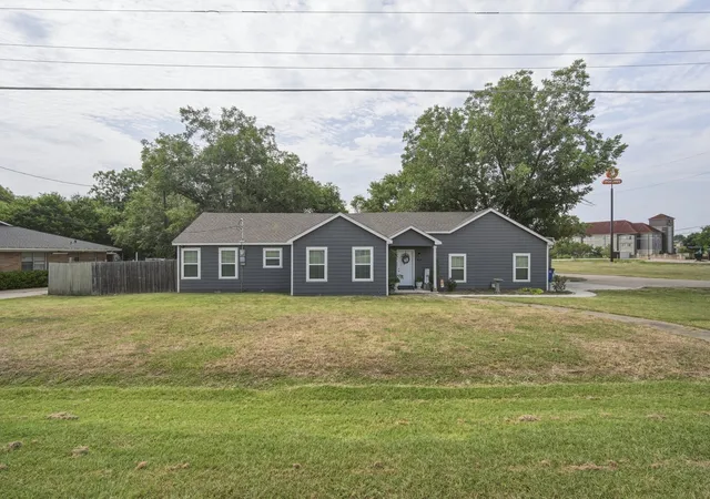 Photo 2 of Single family home for sale at 500 Old Telico Rd, Ennis, TX 75119 | MLS# 21348384 | Listing updated on 2026-09-09