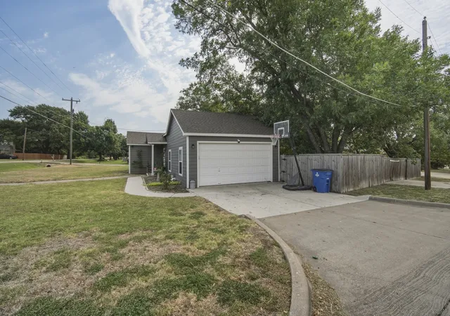 Photo 3 of Single family home for sale at 500 Old Telico Rd, Ennis, TX 75119 | MLS# 21348384 | Listing updated on 2026-09-09