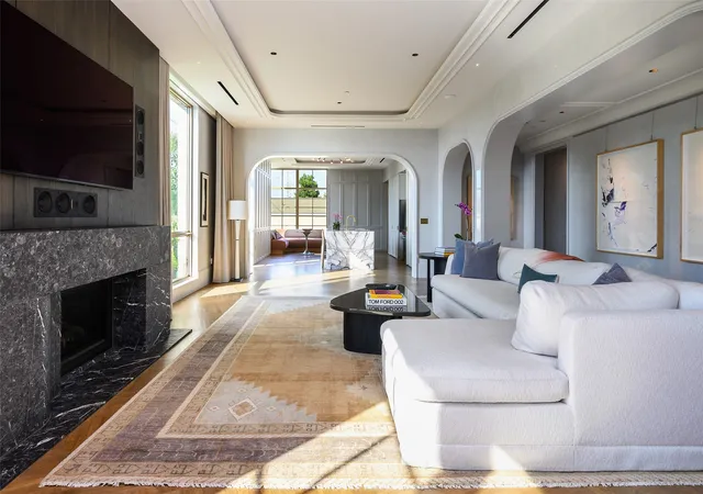 Photo 4 of Condo for sale at 4205 Buena Vista St #302, Dallas, TX 75205 | MLS# 21338179 | Listing updated on 2026-09-13