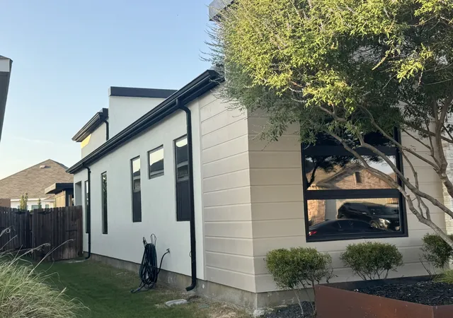 Photo 2 of Single family home for sale at 1453 Eagle Nest Dr, Azle, TX 76020 | MLS# 21340856 | Listing updated on 2026-09-10