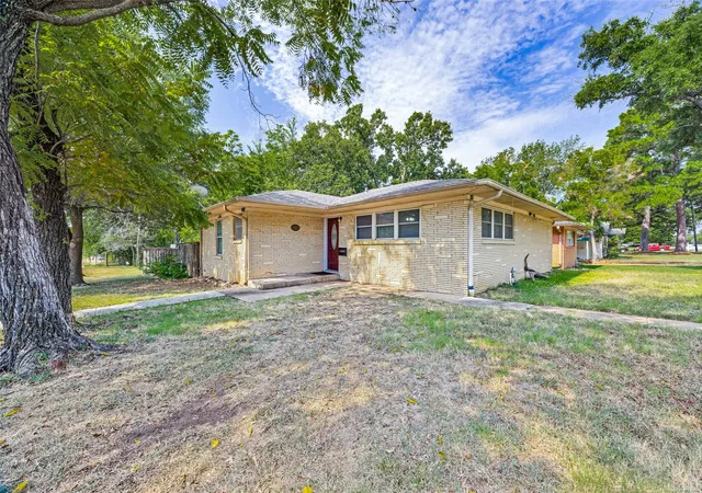 Photo 2 of Sale Pending at 1600 W Hull St, Denison, TX 75020 | MLS# 21349183 | Listing updated on 2026-09-14