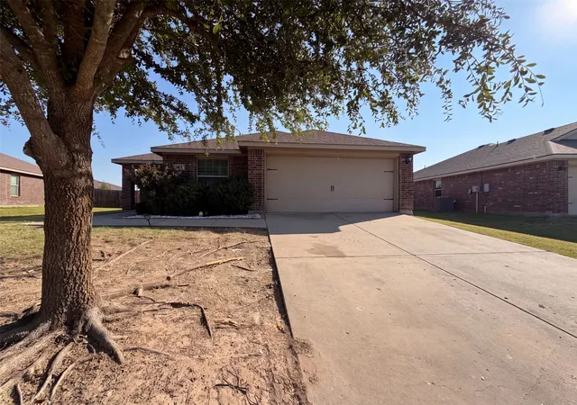 Photo 1 of Sale Pending at 315 Elam Dr, Anna, TX 75409 | MLS# 21349188 | Listing updated on 2026-10-06