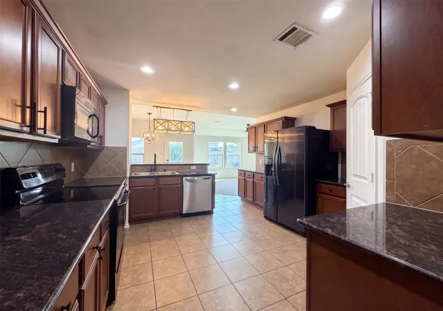 Photo 3 of Sale Pending at 315 Elam Dr, Anna, TX 75409 | MLS# 21349188 | Listing updated on 2026-10-06